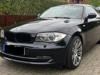 Gebraucht BMW 123 Sport Line 204 PS (150 kW) 2010 Schwarz Kleinwagen