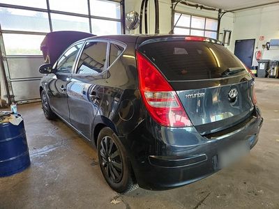 Gebraucht Hyundai i30 90 PS (66 kW) 2009 Schwarz Kleinwagen