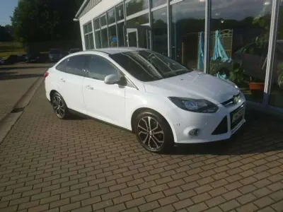 Gebraucht Ford Focus Titanium 116 PS (85 kW) 2013 Frostweiß Kleinwagen