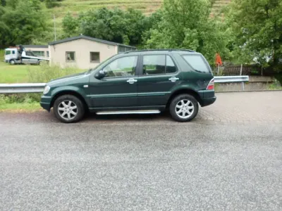Gebraucht Mercedes ML270 163 PS (119 kW) 2001 Grün SUV