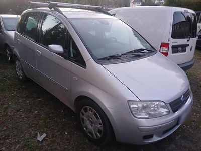 Käytetty Fiat Idea 85 HP (62 kW) 2007 Hopea Tila-auto