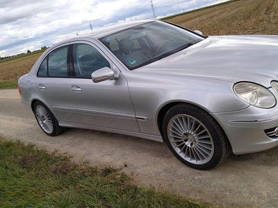 Silber Gebraucht 2006 Mercedes E500 Avantgarde Limousine | 15.000 €