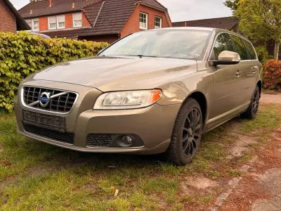 Gebraucht Volvo V70 163 PS (119 kW) 2010 Gold Kombi