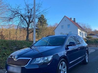 Gebraucht Skoda Superb 170 PS (125 kW) 2014 Blau Kombi