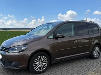 Gebraucht VW Touran Comfortline 140 PS (102 kW) 2014 Braun Van / Kleinbus