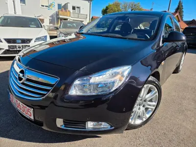 Używany Opel Insignia Sport 220 KM (161 kW) 2009 Czarny Sedan/Limuzyna