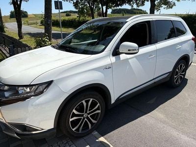 Usata Mitsubishi Outlander Diamant Edition 150 CV (110 kW) 2016 Bianco SUV