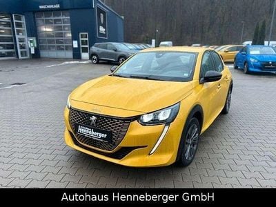 Gelb Gebraucht 2022 Peugeot e-208 Active Kleinwagen | 16.990 € (Fairer Preis)