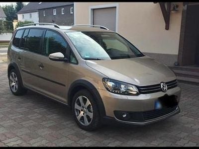 Second-hand VW Touran Cross 177 CP (130 kW) 2013 Bej Monovolum