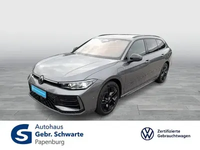 Gebraucht VW Passat R-line 177 PS (130 kW) 2024 Grau Kombi