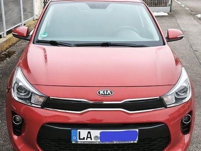 Rot Gebraucht 2017 Kia Rio Spirit Limousine | 10.300 € (Fairer Preis)