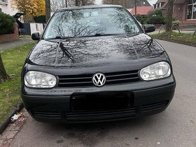 Schwarz Gebraucht 2002 VW Golf IV Kleinwagen | 1.600 € (Guter Preis)