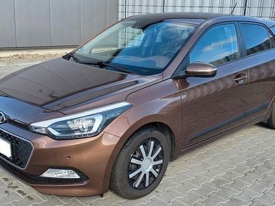 Gebraucht Hyundai i20 90 PS (66 kW) 2015 Braun Kleinwagen