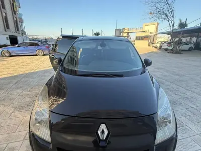 Gebraucht Renault Grand Scénic III 150 PS (110 kW) 2011 Schwarz Van / Kleinbus