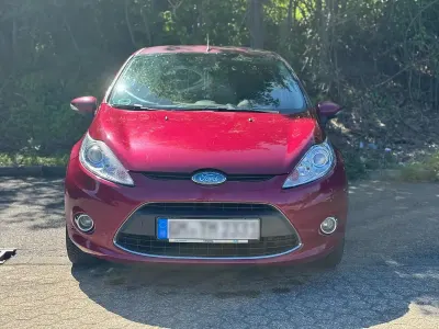 Usata Ford Fiesta Titanium 82 CV (60 kW) 2009 Rosso Utilitaria