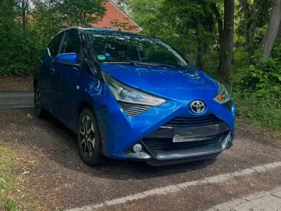 Gebraucht Toyota Aygo 72 PS (52 kW) 2019 Blau Kleinwagen