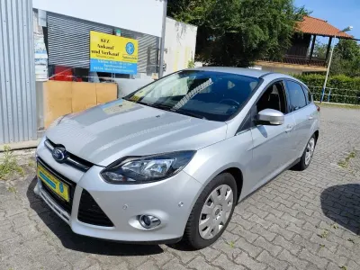 Gebraucht Ford Focus Titanium 125 PS (91 kW) 2011 Silber Limousine