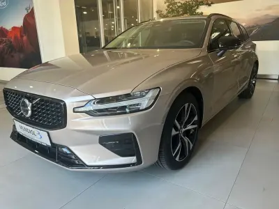Gebraucht Volvo V60 Plus 197 PS (144 kW) 2025 Grau Kombi