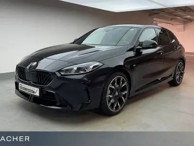 Gebraucht BMW 120 Shadowline 150 PS (110 kW) 2025 Saphirschwarz metallic Kleinwagen