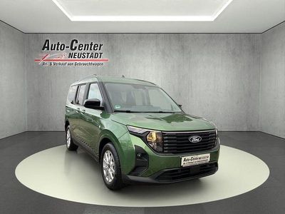 Neu Ford Tourneo Courier Titanium 125 PS (91 kW) 2025 Grün Van / Kleinbus