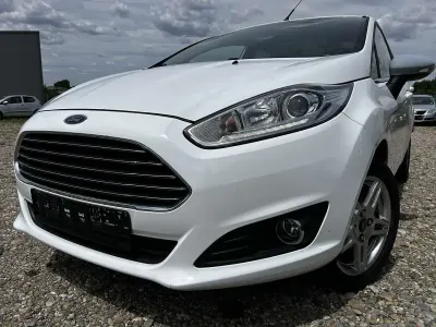 Gebraucht Ford Fiesta Trend 101 PS (74 kW) 2015 Weiß Kleinwagen
