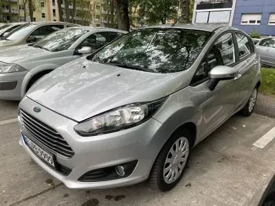 Używany Ford Fiesta 92 KM (67 kW) 2013 Srebrny Sedan/Limuzyna