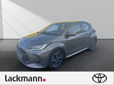 Bronze Gebraucht 2021 Toyota Yaris Hybrid Club Limousine | 17.990 € (Fairer Preis)