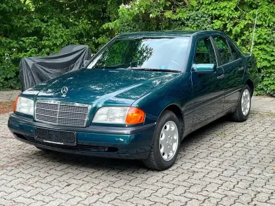 Gebraucht Mercedes C180 Classic 122 PS (89 kW) 1995 Grün Limousine