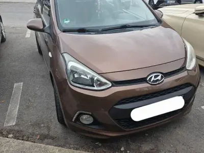 Gebraucht Hyundai i10 YES! Gold 87 PS (63 kW) 2015 Braun Kleinwagen