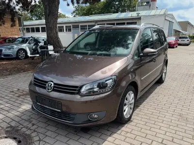 Gebraucht VW Touran Highline 140 PS (102 kW) 2012 Braun Van / Kleinbus