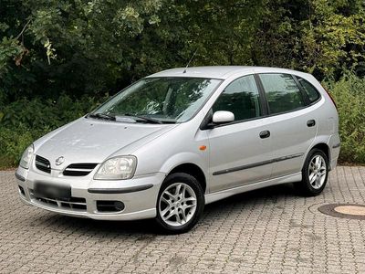 Nissan Almera Tino