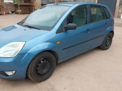 Usata Ford Fiesta 80 CV (58 kW) 2003 Blu Utilitaria