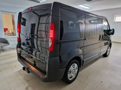 Gebraucht Opel Vivaro 114 PS (83 kW) 2012 Schwarz Van / Kleinbus