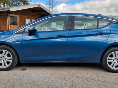Używany Opel Astra Innovation 150 KM (110 kW) 2016 Niebieski Sedan/Limuzyna