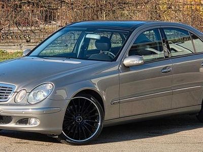 Gold Gebraucht 2004 Mercedes E500 Elegance Limousine | 10.000 € (Fairer Preis)