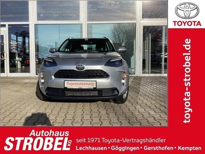 Neu Toyota Yaris Cross Business Edition 116 PS (85 kW) 2025 Silber SUV