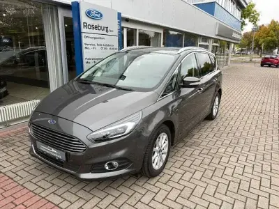 Gebraucht Ford S-MAX Titanium 160 PS (117 kW) 2018 Grau Van / Kleinbus