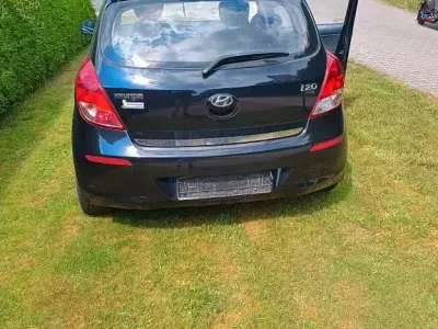 Gebraucht Hyundai i20 Edition 86 PS (63 kW) 2014 Schwarz Kleinwagen