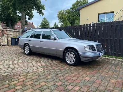 Gebraucht Mercedes E280 193 PS (141 kW) 1995 Silber Kombi