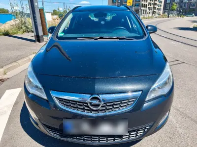 Gebraucht Opel Astra Edition 116 PS (85 kW) 2011 Schwarz Kombi