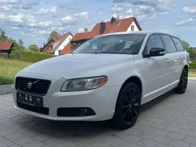 Gebraucht Volvo V70 R-Design 136 PS (100 kW) 2009 Weiß Kombi