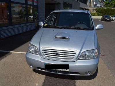 Gebraucht Kia Carnival LX 144 PS (105 kW) 2002 Silber Van / Kleinbus