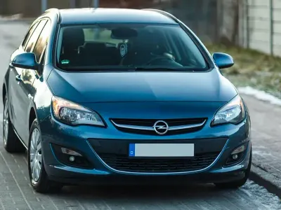 Gebraucht Opel Astra Selection 116 PS (85 kW) 2016 Blau Kombi