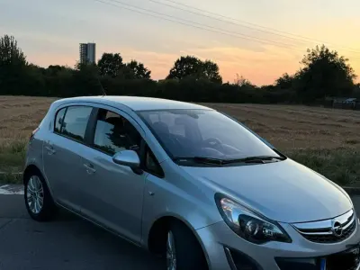 Gebraucht Opel Corsa 102 PS (75 kW) 2011 Silber Kleinwagen