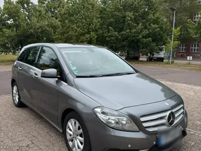 Gebraucht Mercedes B180 109 PS (80 kW) 2012 Grau Kleinwagen