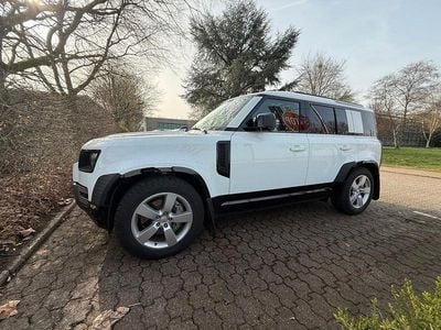 Gebraucht Land Rover Defender HSE Dynamic 300 PS (220 kW) 2025 Fuji white SUV