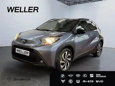 Celestite grey metallic/ dach mysticschwarz mica (grau) Gebraucht 2025 Toyota Aygo Kleinwagen | 14.999 € (Guter Preis)