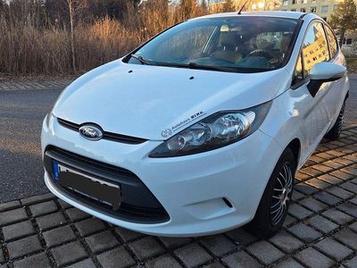 Gebraucht Ford Fiesta Trend 82 PS (60 kW) 2011 Weiß Kleinwagen