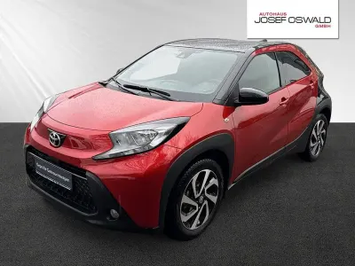 Gebraucht Toyota Aygo X Team 72 PS (52 kW) 2024 Chili red perleffekt/ night sky black SUV
