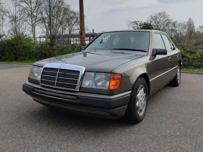 Gebraucht Mercedes E230 132 PS (97 kW) 1992 Grau Limousine